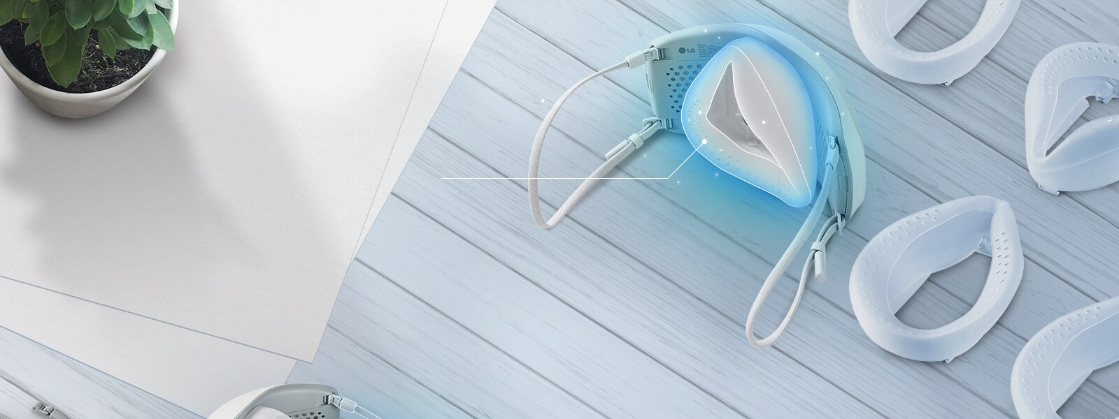 يظهر الجزء العلوي والجزء الداخلي البسيط من القناع مع الغطاء الداخلي بالداخل وتنتشر وسادات السيليكون على المنضدة حوله.  يتم تمييز مكان وضع وسادة السيليكون بالداخل باللون الأزرق. 