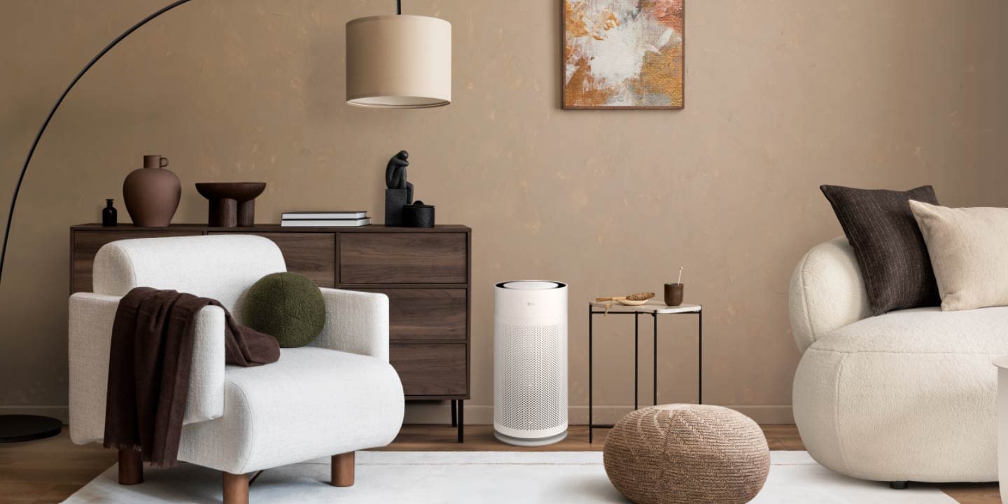 فيديو يعرض تصميم جهاز تنقية الهواء من LG أكثر نحافة، مع تقليل استخدام المساحة مقارنة بالطرازات السابقة لسهولة وضع الجهاز	