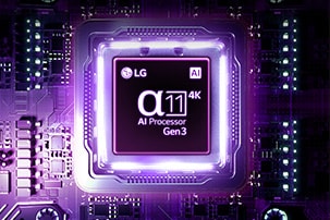 تتميز تلفزيونات LG AI TV بمعالج alpha 11 AI Processor 4K Gen3 المزود بمحرك Dual AI Engine، وهي شريحة معالجة تتوهج بضوء أرجواني على لوحة دوائر كهربائية داكنة، مما يسلط الضوء على أدائها المتطور في مجال الذكاء الاصطناعي ومعالجتها الذكية للصور.