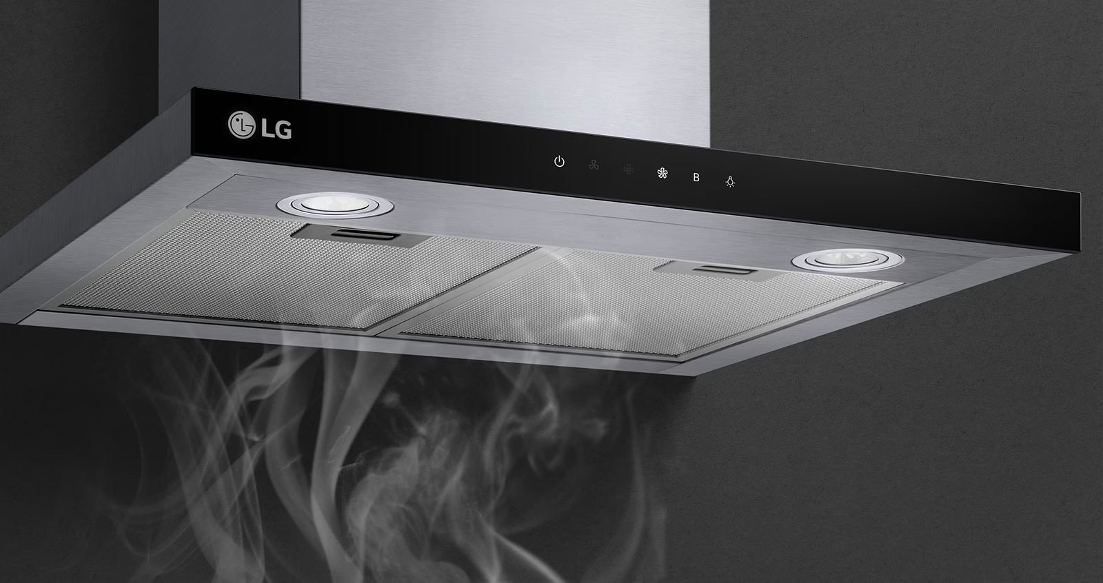 هذه صورة مقربة لقدرة الشفاط على سحب الدخان إليه بقوة.