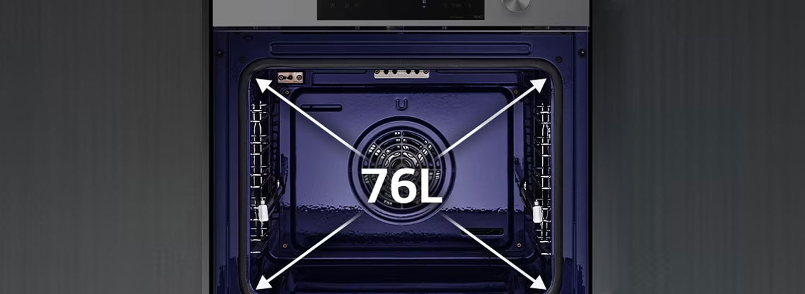 صورة توضح سعة الفرن الداخلية الواسعة.