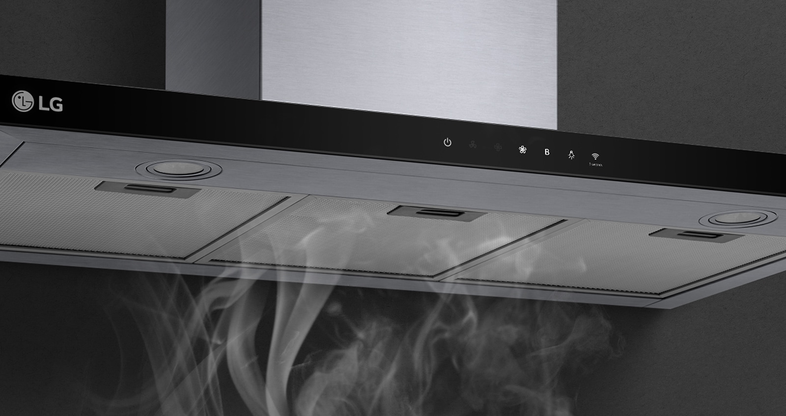 هذه صورة مقربة لقدرة الشفاط على سحب الدخان إليه بقوة.