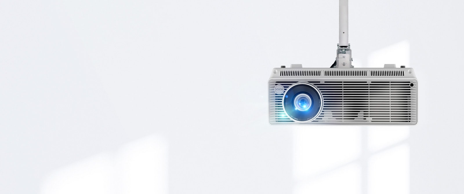 سطوع بمعدل 4000 لومن وفقًا لمعيار ANSI: قوة عرض معززة