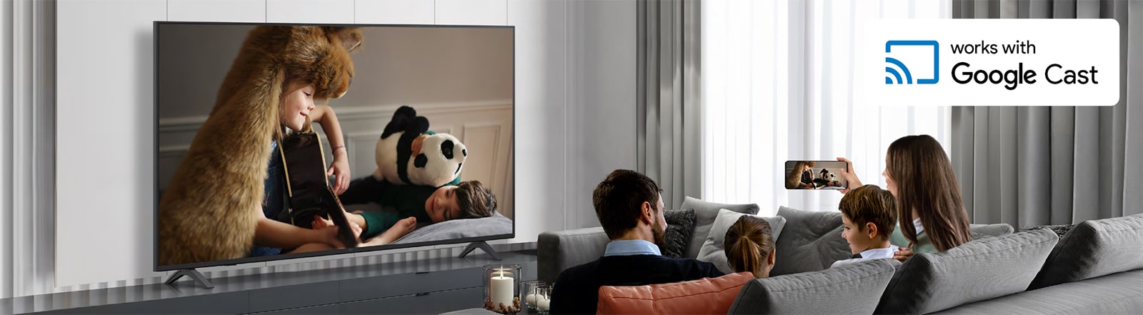 يستخدم نزلاء الفندق Google Cast لإقران هاتف ذكي بالتلفزيون داخل الغرفة للوصول إلى المحتوى.