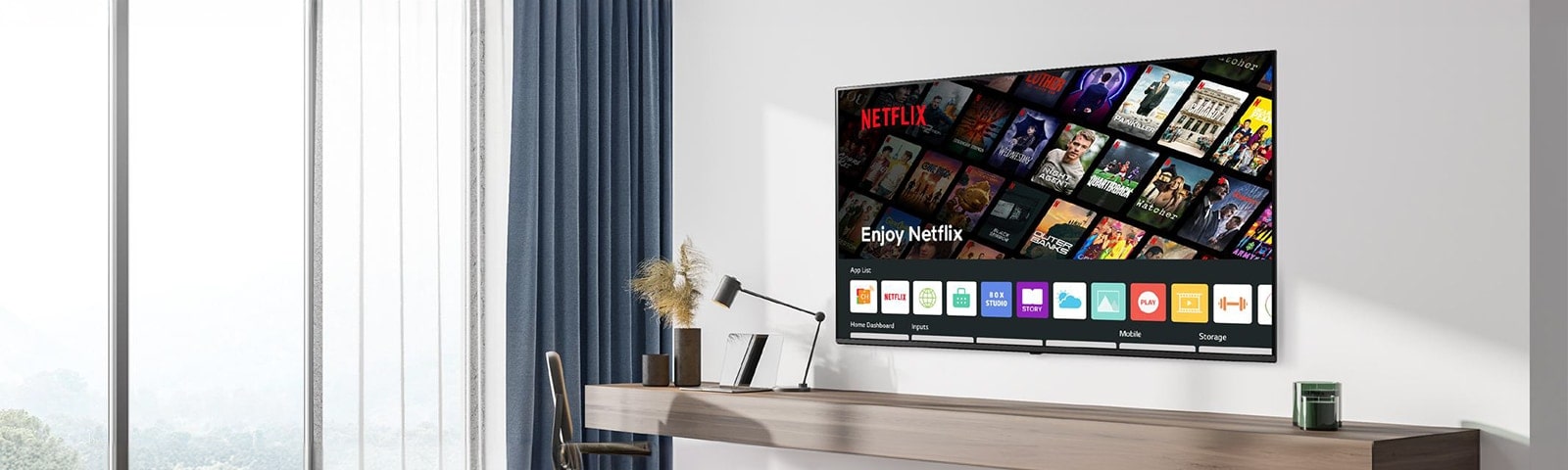 يتم عرض محتوى الفندق بما في ذلك تطبيق Netflix على شاشة التلفزيون داخل غرفة الفندق.