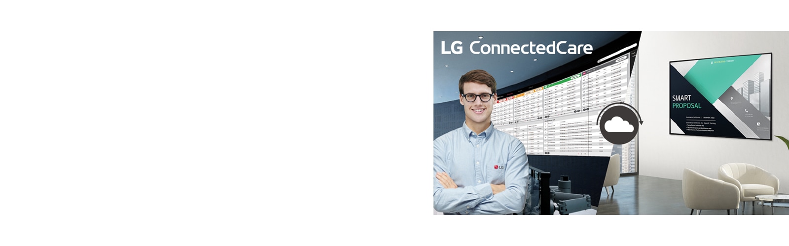 موظف LG يراقب إحدى شاشات سلسلة UL5Q-E المثبتة في مكان مختلف.