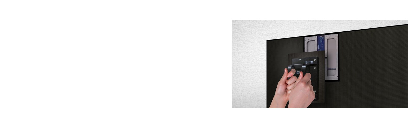 صورة توضح شخص يستبدل إحدى وحدات LED من الأمام باستخدام الأداة المغناطيسية المقدمة.