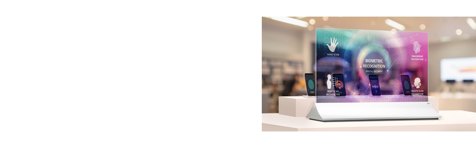 في متجر هواتف، يتم عرض وظائف الهاتف الذكي على شاشة OLED الشفافة أمام الهاتف الذكي.