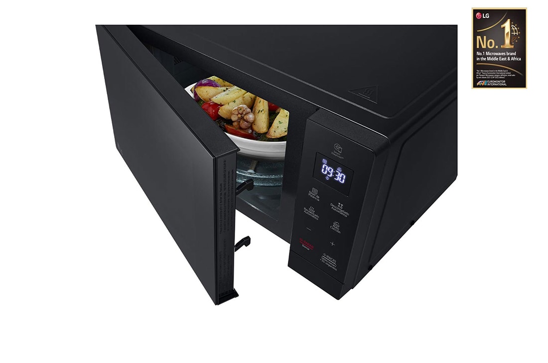 LG ميكروويف إل جي NeoChef سعة 30 لتر لون أسود, perspective display Detail with food, MS3032JAS, thumbnail 5