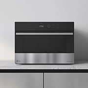 LG فرن ميكروويف شامل SolarDOM™ سعة 38 لتر مع وضع القلي الهوائي و تسخين مزدوج, تم وضع SolarDOM™ على طاولة مطبخ حديثة مع ديكور بسيط في الخلفية., MA3885SPS, thumbnail 13
