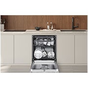 LG 60 سم غسالة أطباق مدمجة QuadWash™ ستانلس ستيل EasyRack™ Plus, لقطة داخلية تظهر فيها غسالة صحون كبيرة مفتوحة من الأمام, DBC512TSE, thumbnail 6