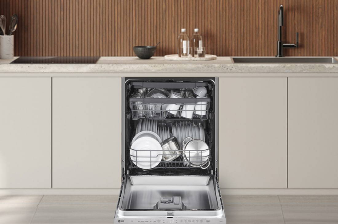 LG 60 سم غسالة أطباق مدمجة QuadWash™ ستانلس ستيل EasyRack™ Plus, لقطة داخلية تظهر فيها غسالة صحون كبيرة مفتوحة من الأمام, DBC512TSE, thumbnail 6