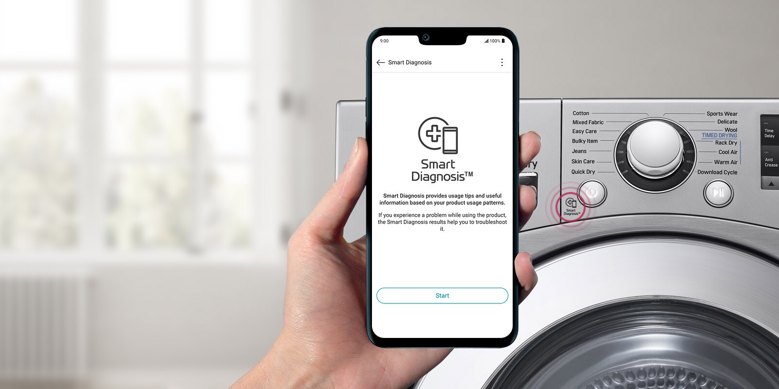 يد تحمل هاتفًا ذكيًا في المقدمة مع فتح تطبيق التشخيص الذكي والانتقال بين صفحات التطبيق التي تعرض المشكلات والتنبيهات المتعلقة بالمجففة الظاهرة في الخلفية.