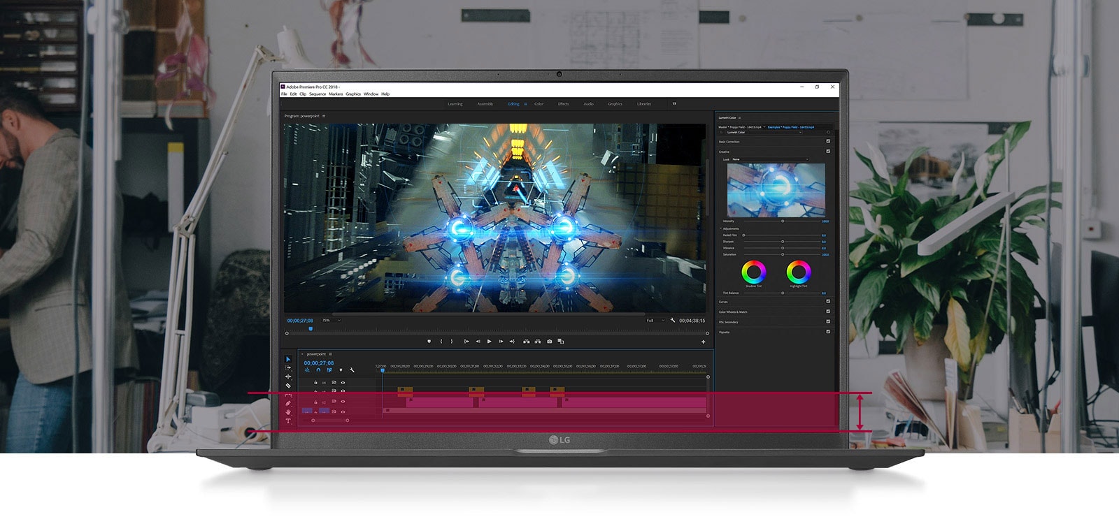 تتيح  الشاشة كبيرة الحجم 16:10 رؤية المزيد من المعلومات دون الحاجة إلى التمرير لأسفل عند تحرير مقاطع الفيديو.