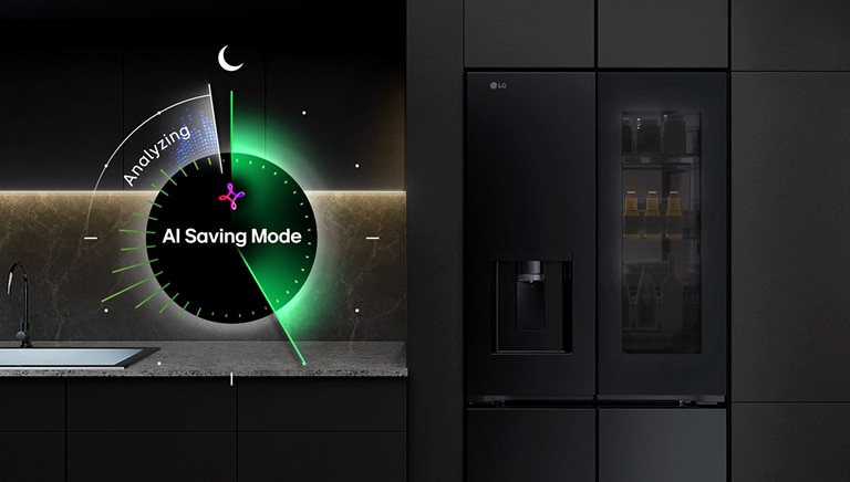 ثلاجة LG مع رسم توضيحي لوضع AI Saving Mode يوضح رسمًا بيانيًا دائريًا يحسن درجة الحرارة خلال ساعات الاستخدام المنخفضة لتوفير الطاقة.