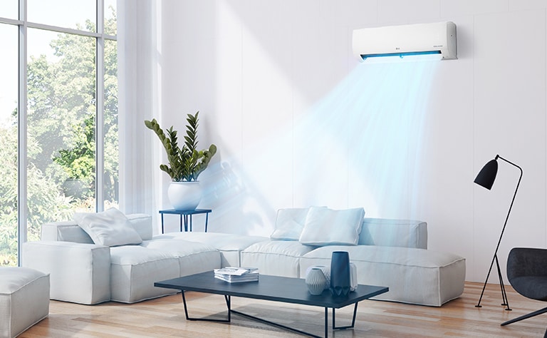 تعمل رياح المكيف على تبريد غرفة المعيشة الفسيحة