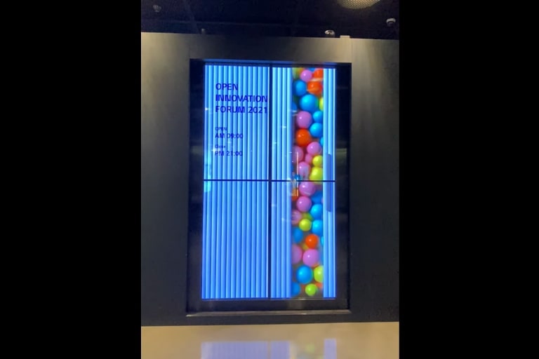 باب تلقائي شفاف من نوع OLED في LG Science Park، سيول