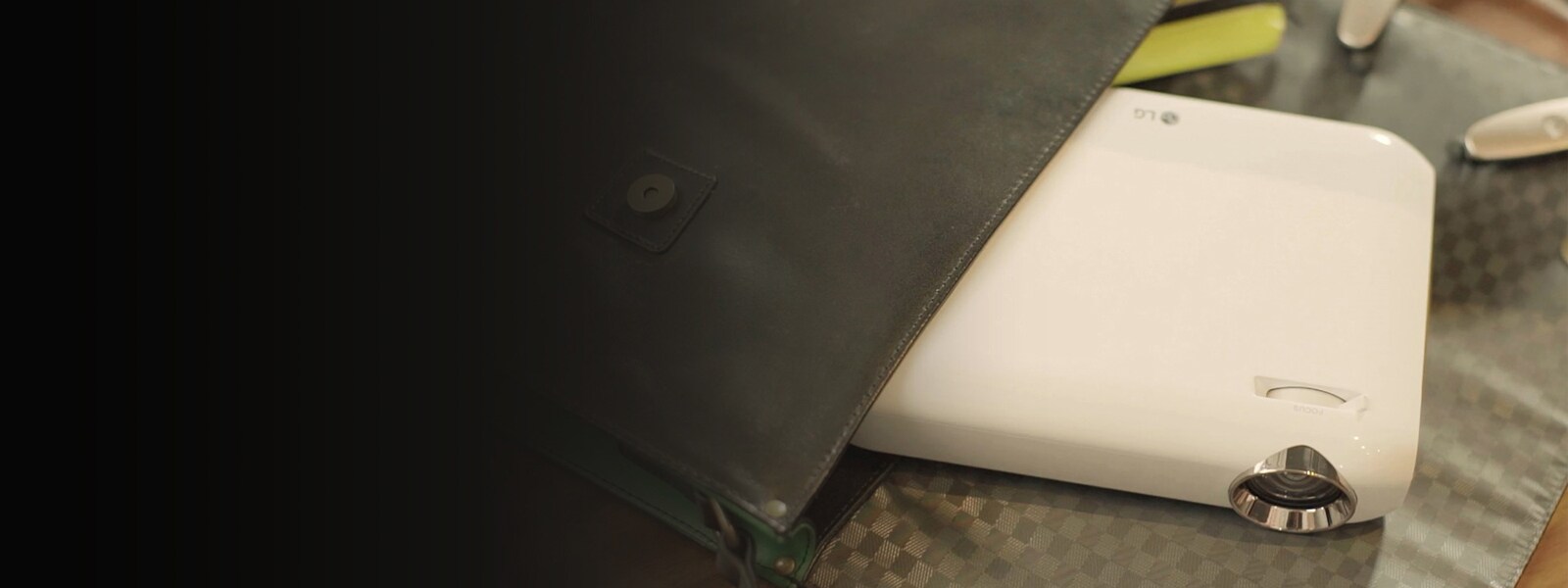 AE-AR_SubC_projectors_minibeam_Hero_001_1477630790213