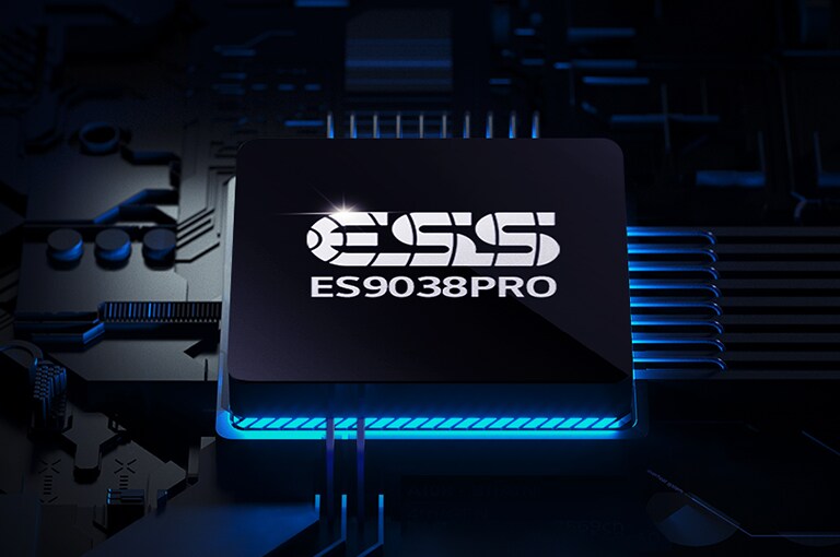 منظر علوي من أسفل رقاقة ESS ES9038 PRO بخطوط دوائر زرقاء نيون ملونة