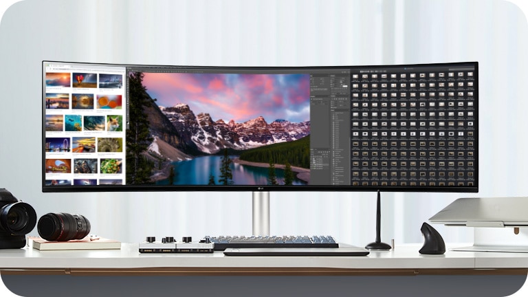 تقدِّم شاشات UltraWide™‎ من LG (أو بنسبة عرض إلى ارتفاع 21:9 و32:9) طرقة عرض بانورامية وشاشة عريضة.