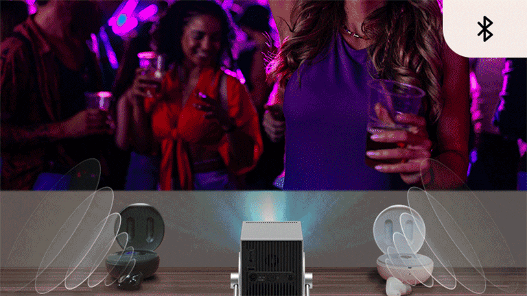 صورة للصوت المنبعث من سماعات الأذن المتصلة بـ Bluetooth وصورة أخرى للصوت المنبعث من مكبر الصوت المدمج.