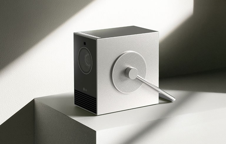 صورة جانبية لجهاز العرض LG CineBeam Q pu600u.	