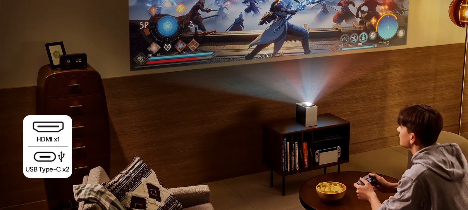 جهاز LG CineBeam يعرض شاشة لعبة