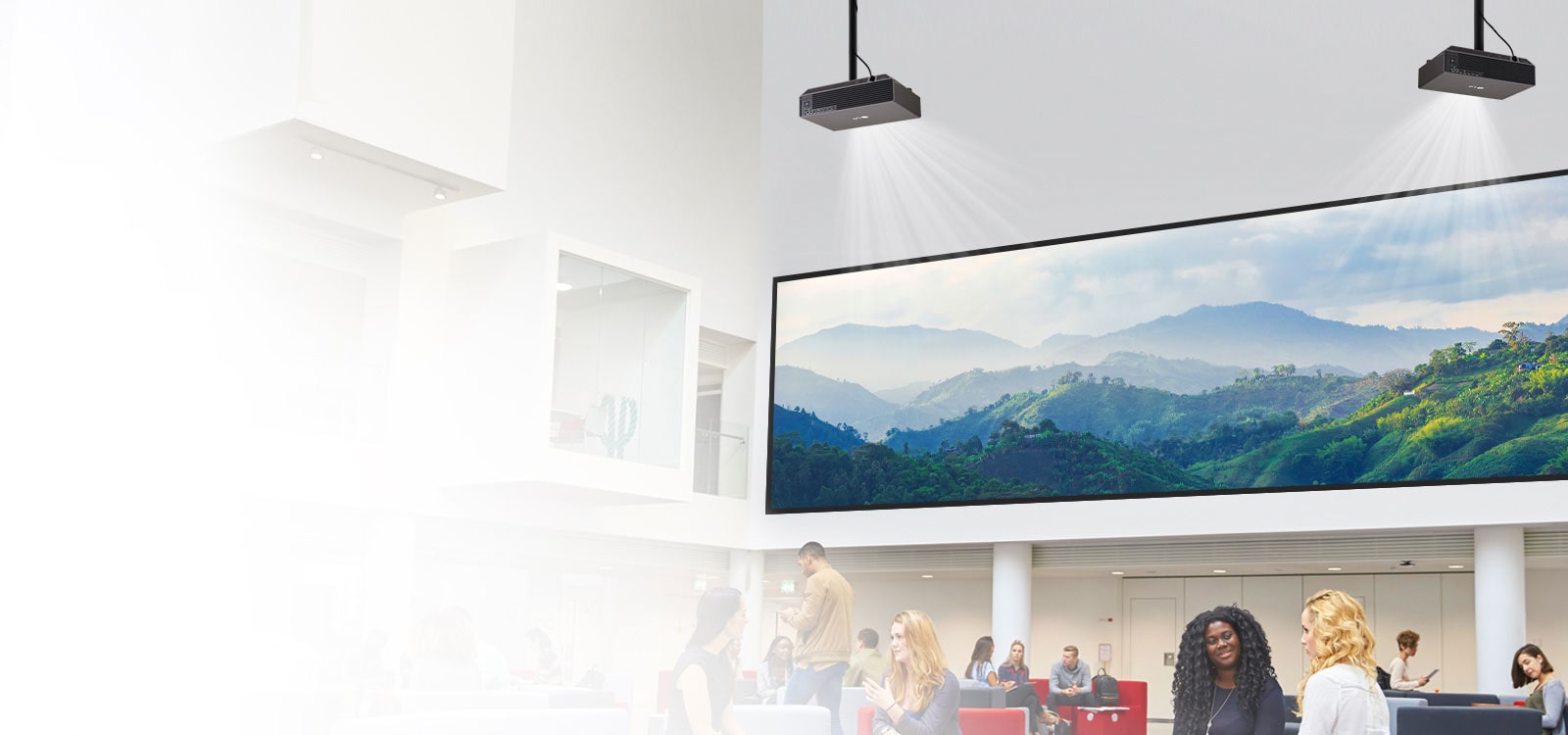 تتميز جهاز عرض LG BU70QGA بجودة صورة نقية حتى في الأماكن الداخلية الساطعة، مثل ردهات المباني، بفضل السطوع الفائق بشدة إضاءة 7000 لومن بمعيار ANSI.