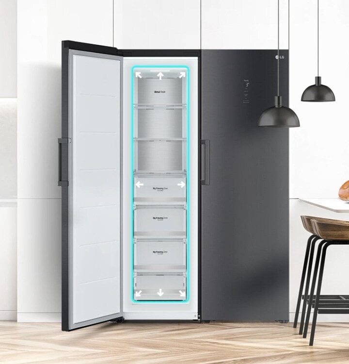 The freezer is shown from the front with the door open and a blue square and arrows pushing out highlighting the ample space inside.