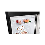 LG ثلاجة إل جي بمجمد علوي سعة 375 لتر لون فضي مع ™LinearCooling وضاغط ™Smart Inverter, عرض تفصيلي للدرج القابل للسحب, GR-B642PGFK, thumbnail 8