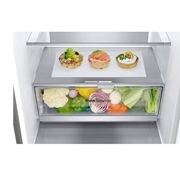LG ثلاجة NatureFRESH™ بسعة 344 لترًا مع تقنيات LinearCooling™ وDoorCooling+™ وضاغط Smart Inverter™ وتقنية Metal Fresh™ باللون الفضي الأنيق, open drawer withe food, GR-B459FMFW, thumbnail 10