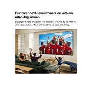 LG تلفزيون LG QNED evo AI QNED84 Mini LED 4K الذكي مقاس 75 بوصة، إصدار 2026  , يُثبَّت تلفزيون LG QNED evo AI Mini LED QNED84 الكبير للغاية على الحائط في غرفة معيشة، حيث يعرض احتفالًا بفوز رياضي بألوان نابضة وجودة صورة مُحسّنة تمتد عبر الشاشة الواسعة، بينما تتشارك العائلة لحظات , 75QNED84B6T, thumbnail 3
