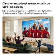 LG تلفزيون LG QNED evo AI QNED85 Mini LED 4K الذكي مقاس 75 بوصة، إصدار 2026, يُثبَّت تلفزيون LG QNED evo AI Mini LED QNED85 الكبير للغاية على الحائط في غرفة معيشة، حيث يعرض احتفالًا بفوز رياضي بألوان نابضة وجودة صورة مُحسّنة تمتد عبر الشاشة الواسعة، بينما تتشارك العائلة لحظات , 75QNED85B6T, thumbnail 3