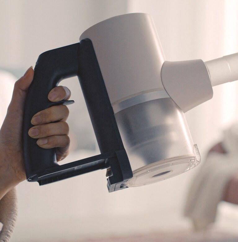 راقب استخدام الطاقة من خلال إشعارات LED سهلة الاستخدام ثم قم بتغيير البطارية2) بلمسة زر. 