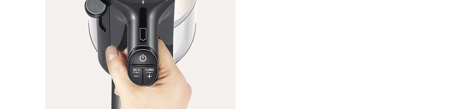 صورة يظهر بها مقبض المكنسة الكهربائية والزر الموجود على المقبض.