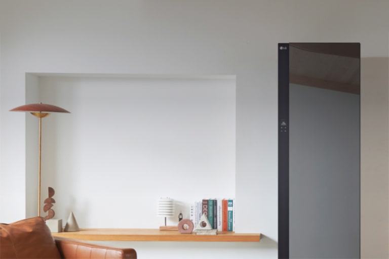 جهاز LG Styler في غرفة المعيشة