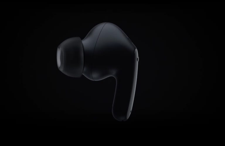 مقطع فيديو تظهر فيه TONE Free 3D كانفجار مدوٍ ثم تعود أجزاؤها معًا، مما يخلق رسومات ذات صوت جهير قوي.