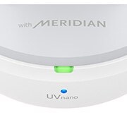 LG TONE Free FP9 - سماعات أذن لاسلكية UVnano بتقنية البلوتوث اللاسلكية, الجزء الأمامي من الحامل عن قرب وإضاءة الشحن قيد التشغيل., TONE-FP9W, thumbnail 10