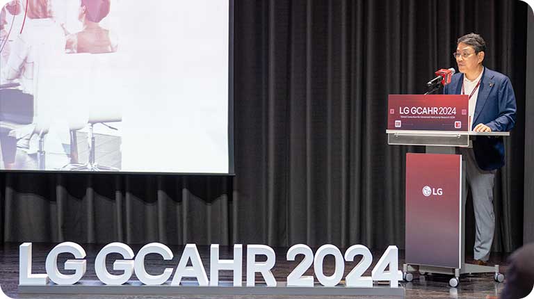 LG GCAHR 2024 event presenter discussing advanced heat pump research and HVAC innovations for sustainable energy solutions.