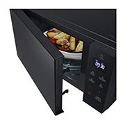 LG 30L NeoChef™ (MS3032JAS, Black), Detail with food, MS3032JAS, thumbnail 9