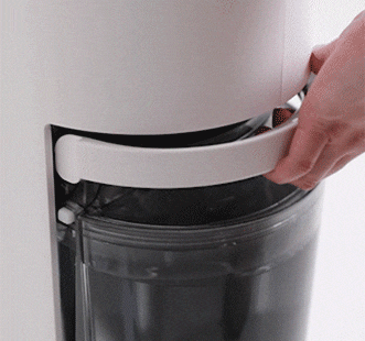 The water tank of the LG dehumidifier is easily attached and detachable and prevents water from leaking.