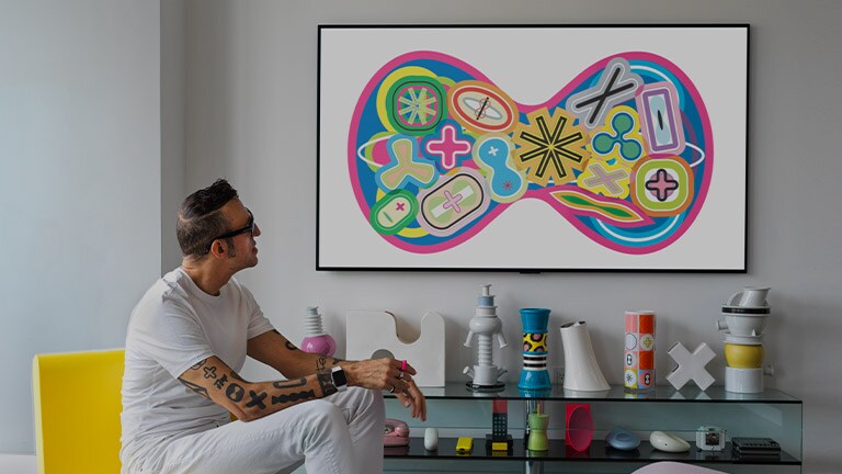 A video showing how the Gallery Design TV fits in a renowned designer Karim Rashid's penthouse. (click to watch video)