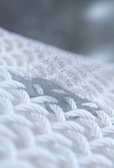 This is a video showing pollutants being removed from the laundry inside the washing machine and a teddy bear in the dryer. During the drying process, dust and the like are being removed.