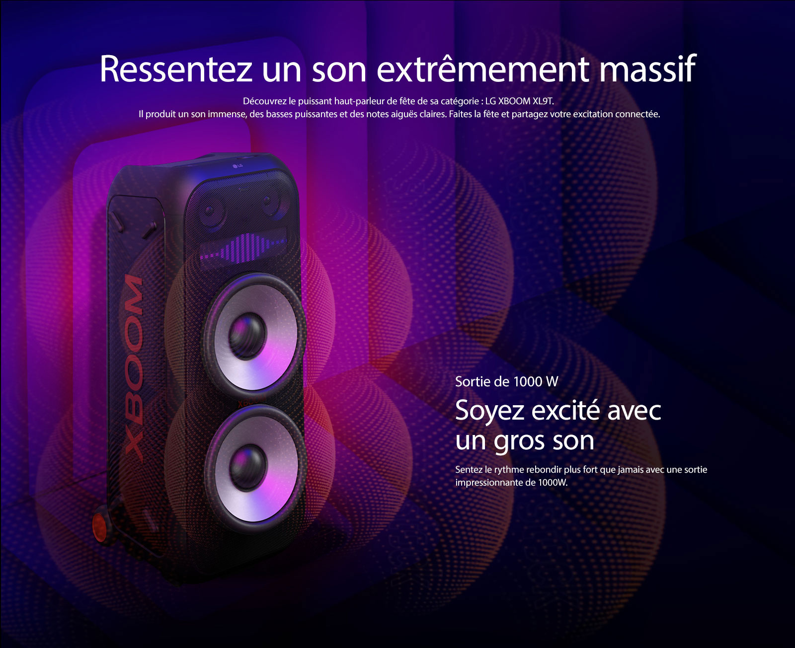 LG XBOOM XL9T LG est placé dans l'espace infini. Sur le mur, des graphiques sonores carrés sont illustrés. Au milieu du haut-parleur, des woofers géants de 8 pouces sont agrandis afin d’accentuer son son énorme 1000W. Des ondes sonores sortent du woofer. 