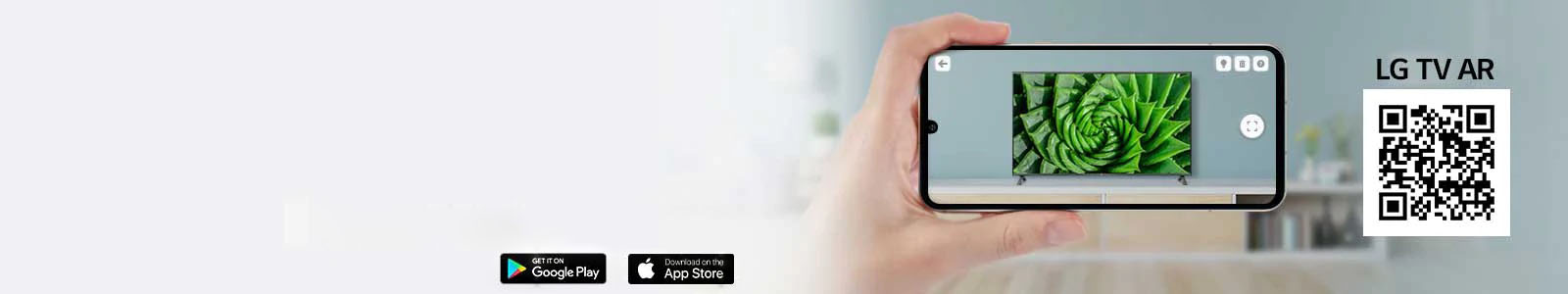 Une personne utilisant l’application LG TV AR sur un téléphone et un QR code qui dirige vers LG TV AR (http://www.lgtvism.com/lgtvar)
