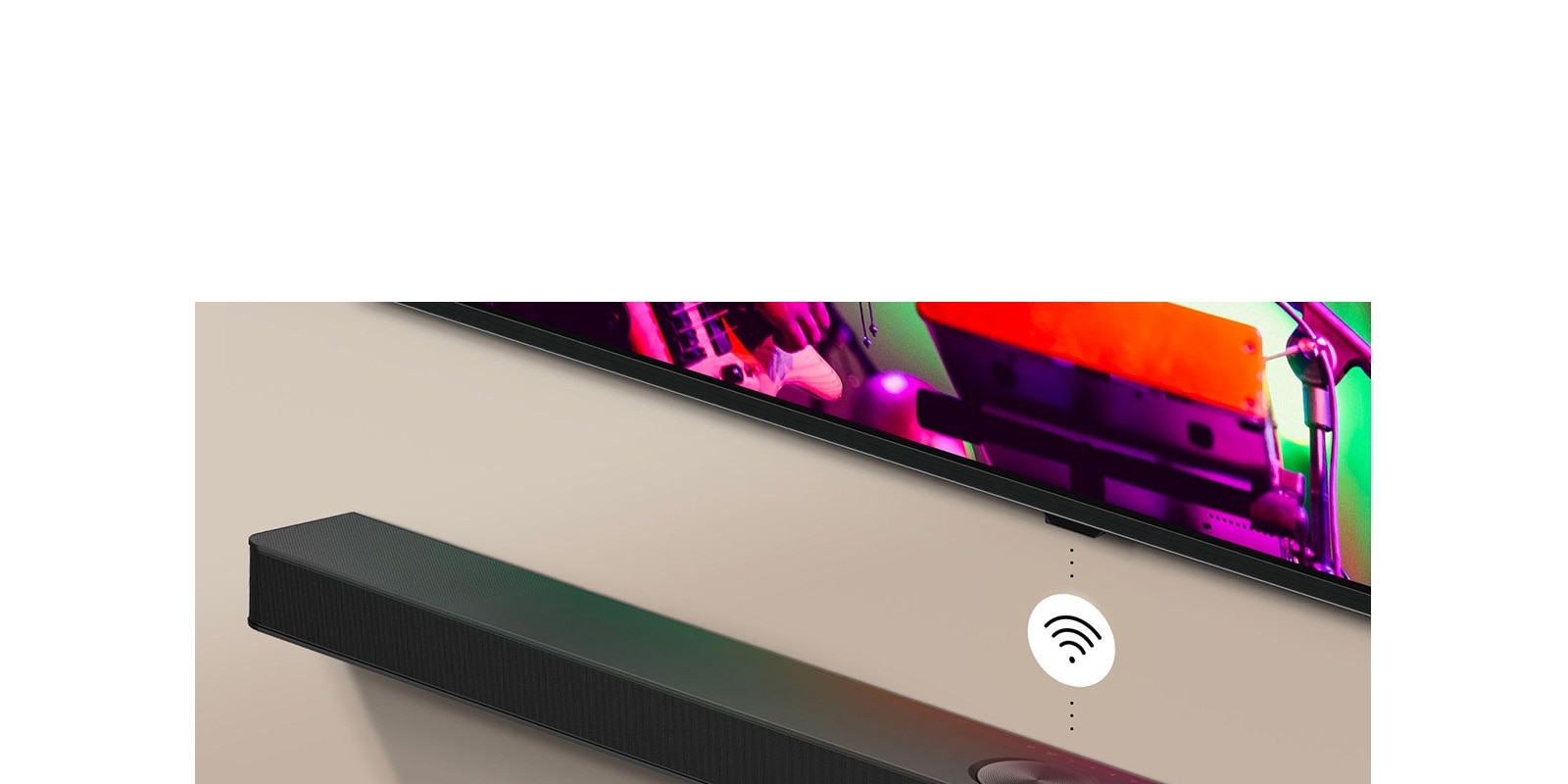 Téléviseur LG et barre de son LG fixés au mur avec un symbole Wi-Fi blanc au milieu.