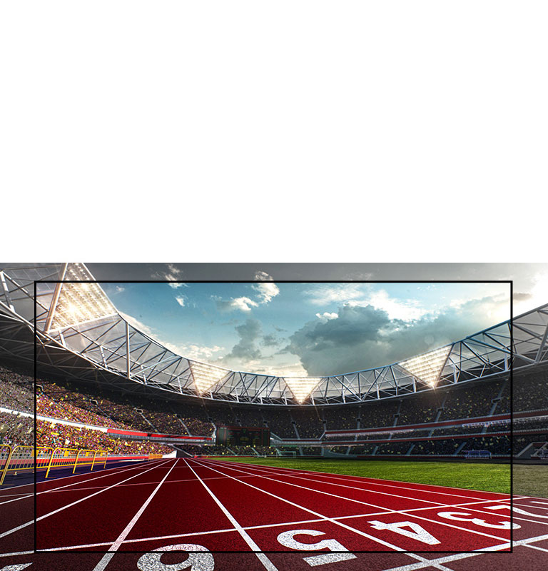 Écran de téléviseur montrant un stade avec une image en plan rapproché d’une piste de course. Le stade est rempli de spectateurs.