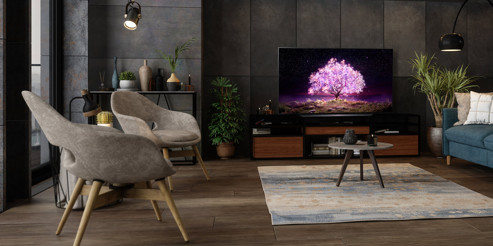 Een tv met een boom die een paarse gloed uitzendt met een luxueus huis op de achtergrond