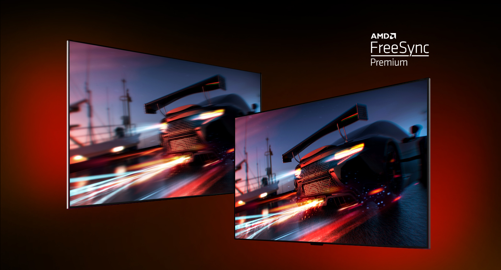 Deux téléviseurs sont affichés : celui de gauche montre une scène de jeu de course automobile avec une voiture de course. Celui de droite montre la même scène de jeu, mais avec une image plus claire et plus nette. Dans le coin supérieur droit, le logo AMD FreeSync Premium est affiché.  