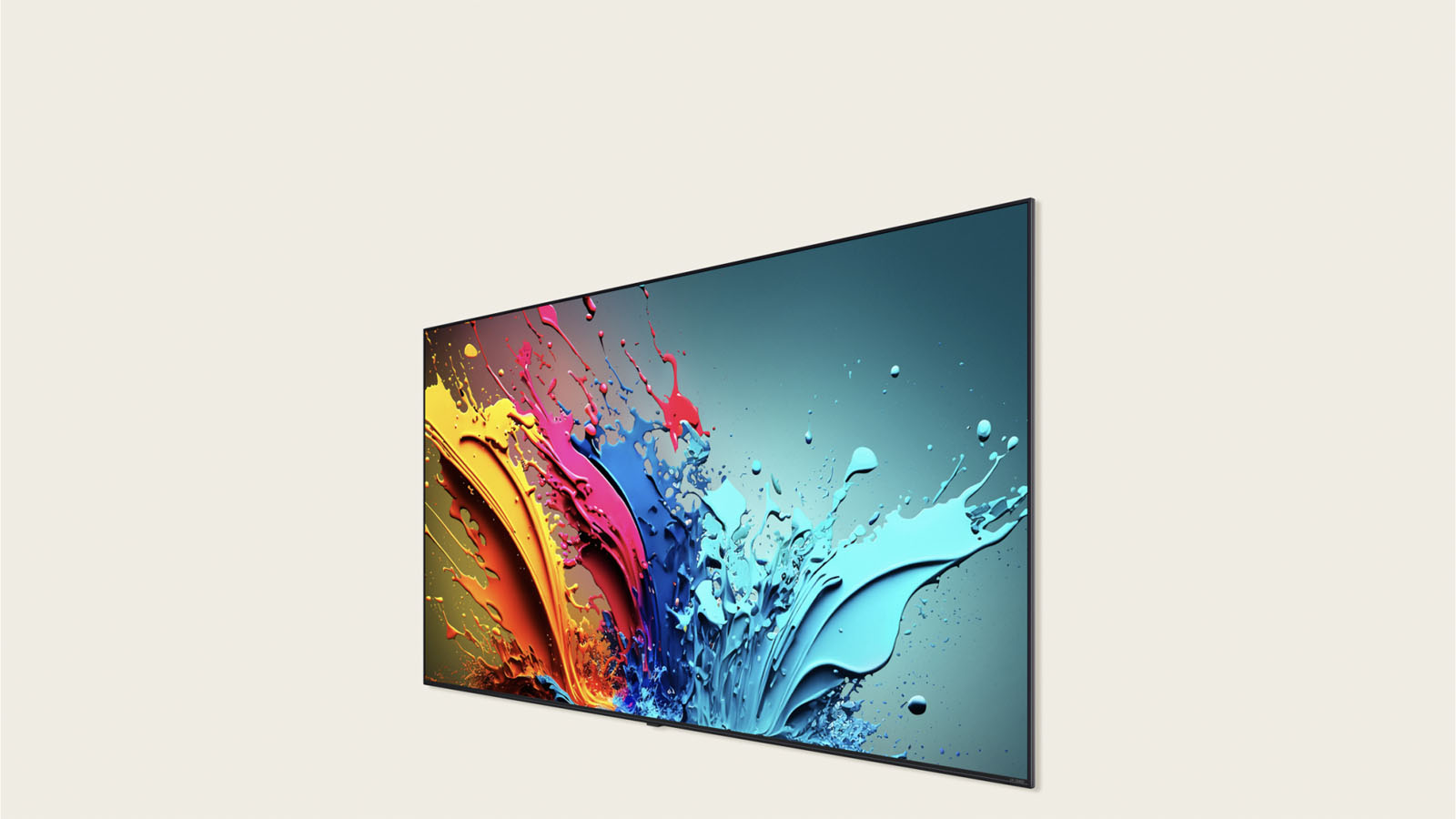 Écran LG QNED85 présentant une œuvre colorée.